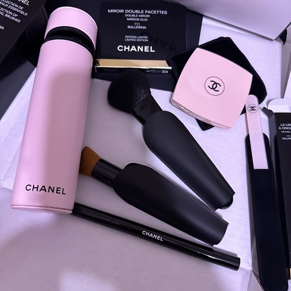IOS CHANEL Elegant Pink and Black Brush Collection